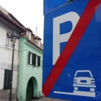 Am făcut o plimbare prin Sibiu şi am găsit o groază de parcări ilegal amenajate.