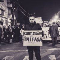 Ieri a protestat şi un grec alături de sibieni: “Sunt străin şi îmi pasă!”